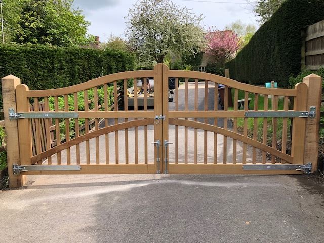 Reverse view of iroko hardwood fence